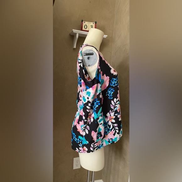 Lily White Nordstrom Tops Beautiful Printed Blouse With Shoulder Cut Outs, XS - Picture 4 of 16